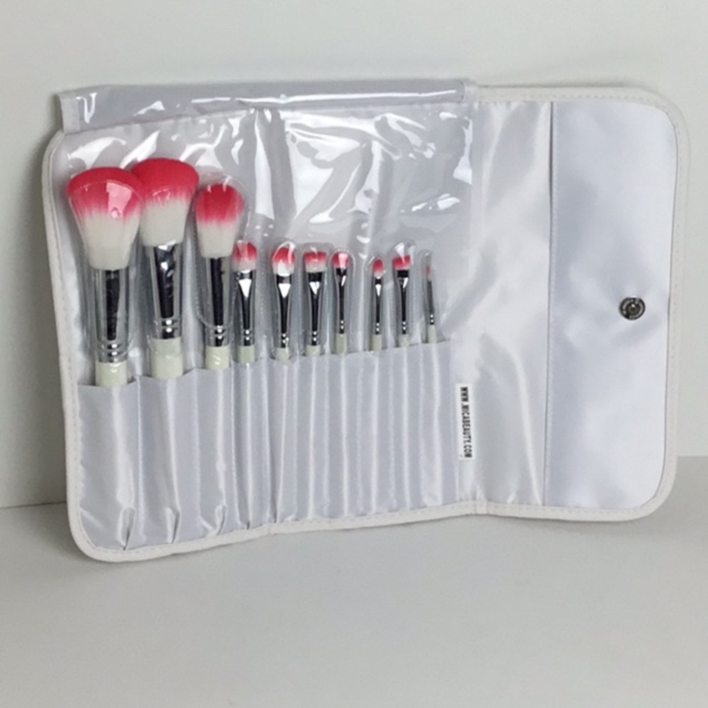 Mica Bella Cosmetics Bush Set New in Package